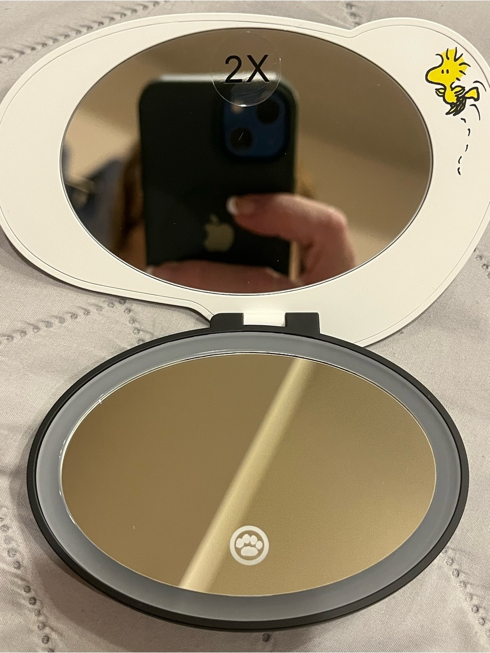 Peanuts Snoopy White and Black LED Compact Mirror - Picture 3 of 8